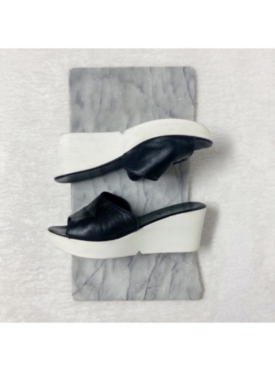 Bueno Shoes - Bueno Leather Wedge Sandals Size 9 Slip Ons Heels Black White Classic Minimalist